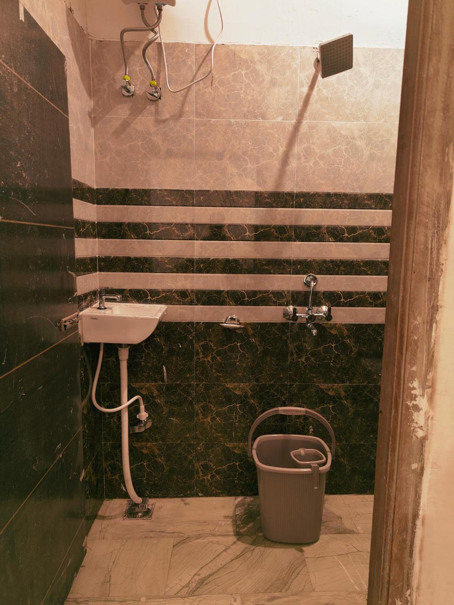 Sky Inn Paying Guest House Varanasi Exterior photo